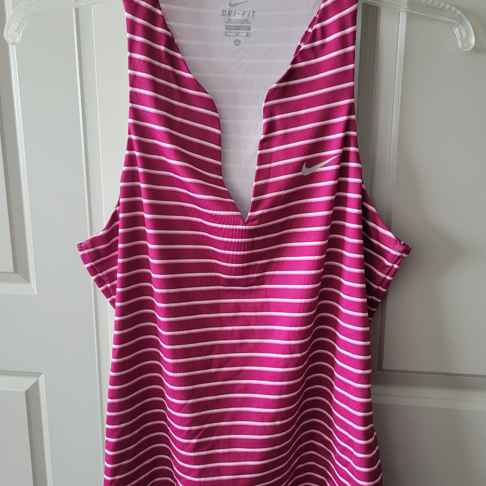Womens Nike DRI-FIT sleeveless Tank Top